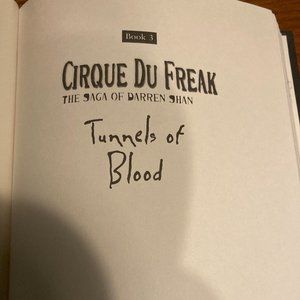 Book - Cirque Du Freak The Saga of Darren Shan - Tunnels of Blood